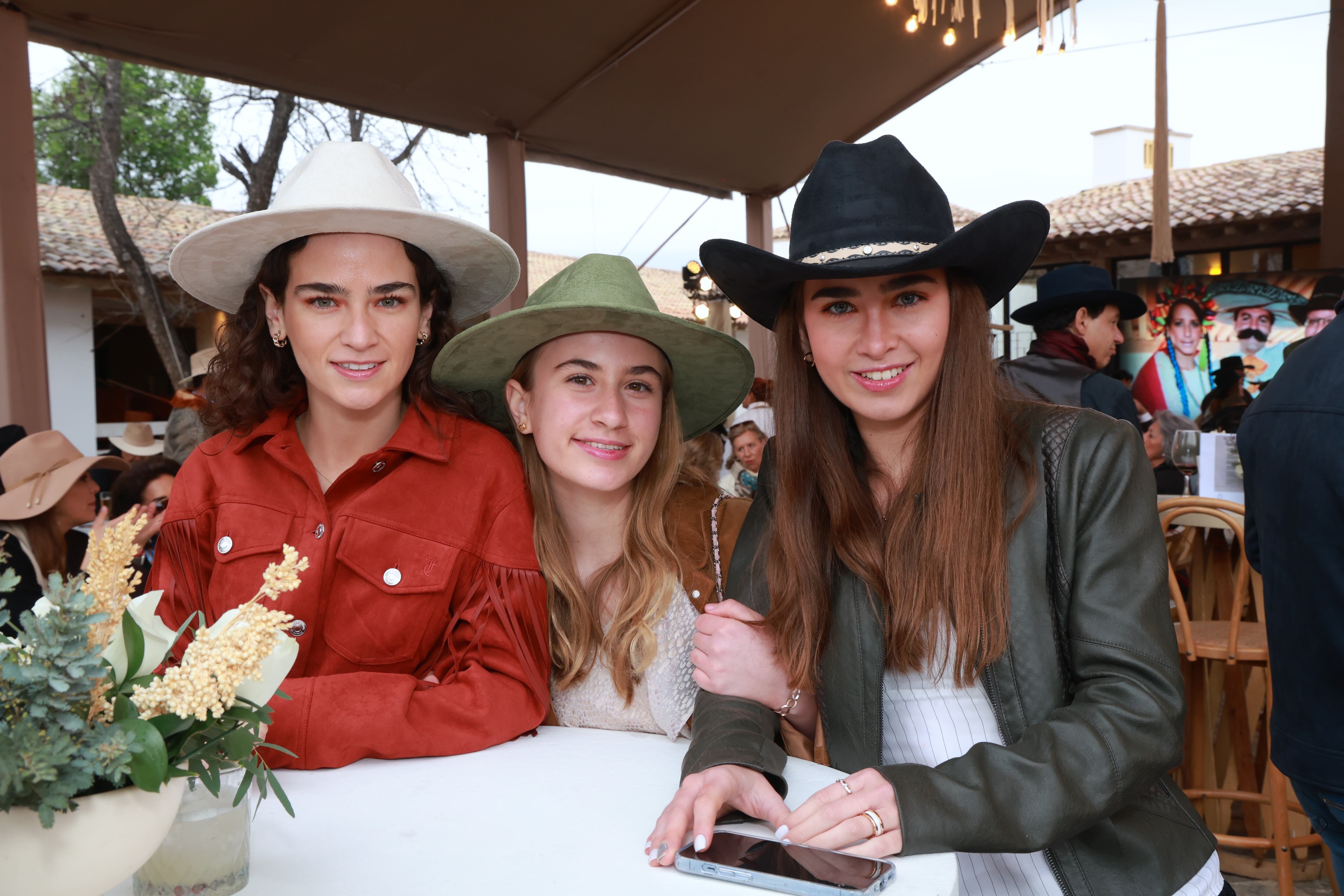 María, Isabella y Montse Saldívar. (Foto: Héptor Arjona)