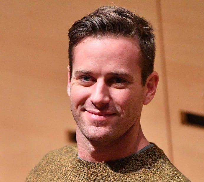 Tía de Armie Hammer no se sorprende de las acusaciones y cuenta cómo se convirtió en "monstruo"