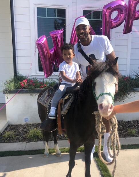 Khloé Kardashian y Tristan Thompson se enfrentan a una mujer que asegura tener un hijo del basquetbolista