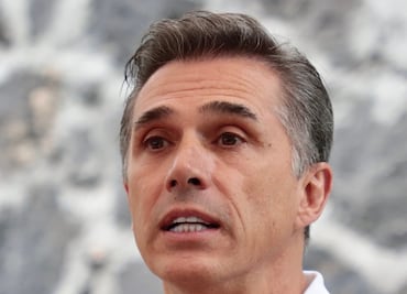 Sergio Mayer llora en conferencia de la hija de Héctor Parra
