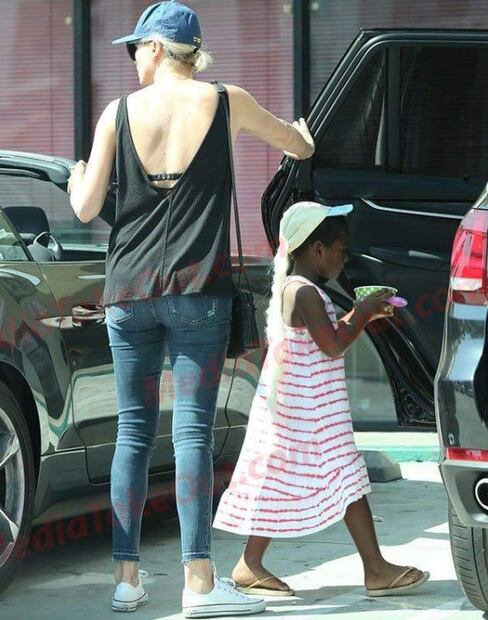 Jackson, hijo de Charlize Theron se disfraza de la princesa de Frozen