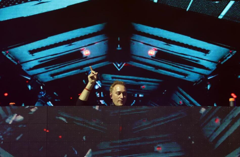 VIDEO: Miguel Alemán Magnani apoya a su hijo en su debut como DJ