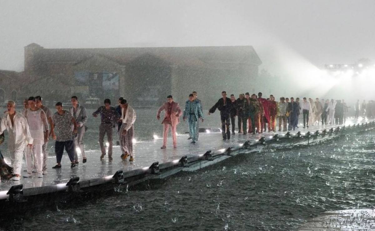 Desfile de Dolce & Gabbana en Venecia interrumpido por fuerte caída de granizo