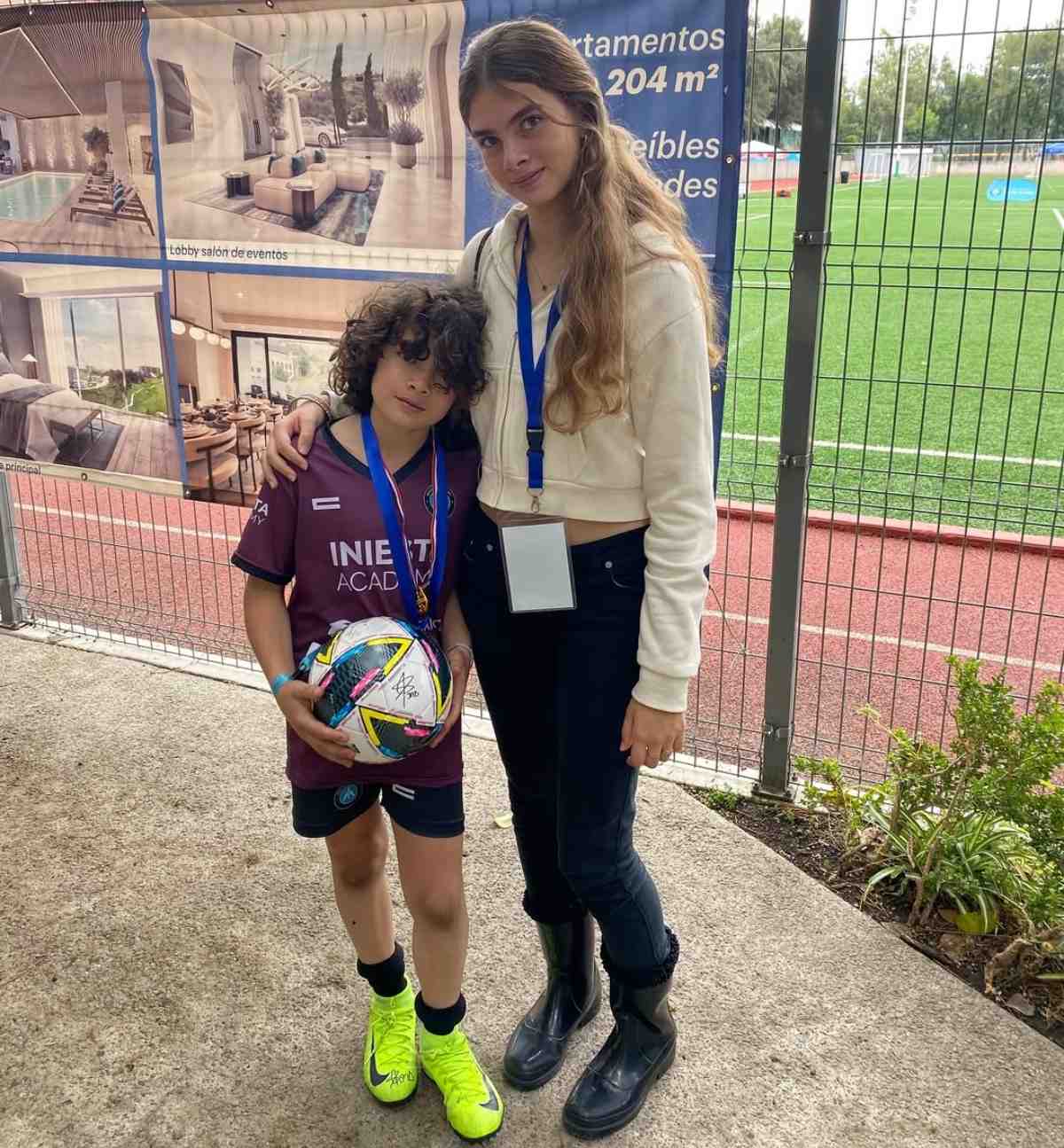 Oliver y Victoria, hijos de Max Villegas y María de la Fuente / Foto: Instagram @mariadelaf