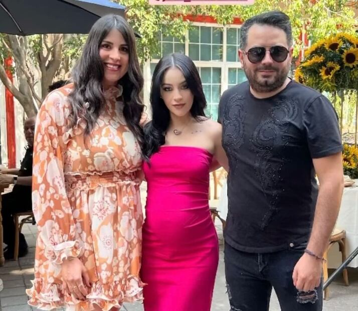 José Eduardo Derbez y Paola Dalay en su baby shower con Joely, esposa de Paul Stanley / Instagram