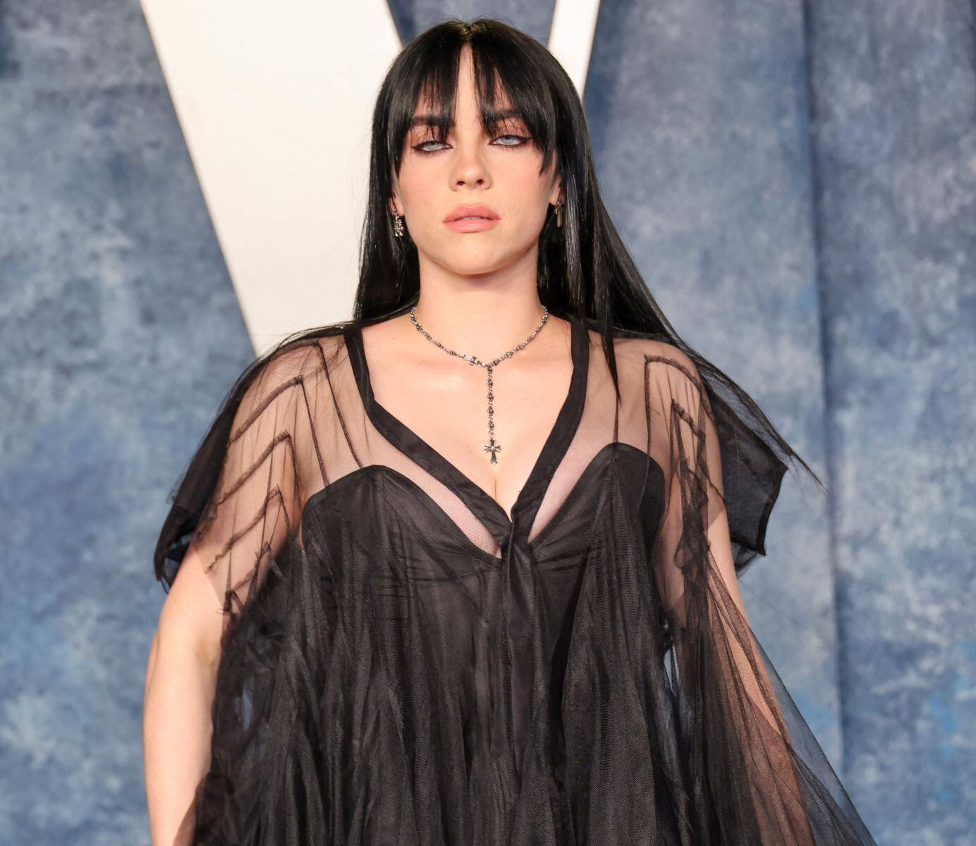 Billie Eilish sorprende con nueva imagen y un impresionante estilo gótico