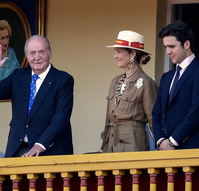 La infanta Elena envía a su hijo Froilán a Abu Dabi con su abuelo el rey Juan Carlos