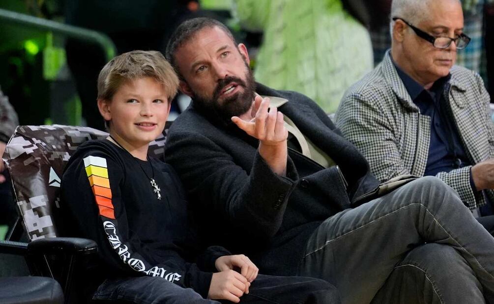 Ben Affleck recientemente junto a su hijo Samuel durante el partido de la NBA entre Los Angeles Lakers y los Toronto Raptors/ Foto: AP