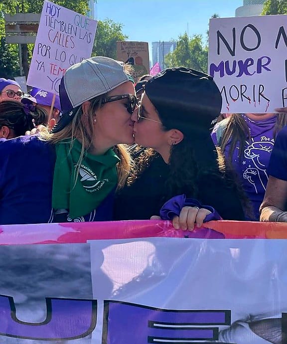 Saskia Niño de Rivera y Mariel Duayhe