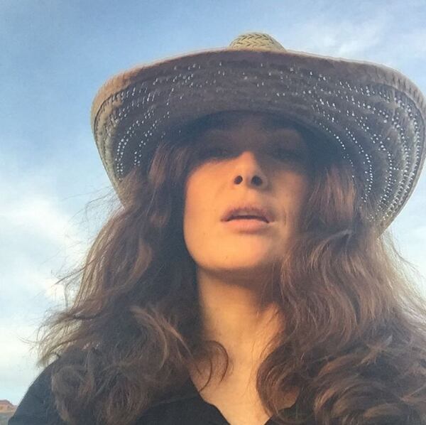 Salma Hayek se relaja en los viñedos de Napa Valley