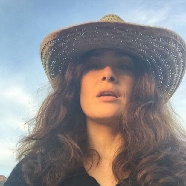 Salma Hayek se relaja en los viñedos de Napa Valley