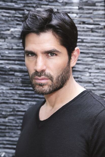 Los famosos guapos que no tienen suerte en el amor