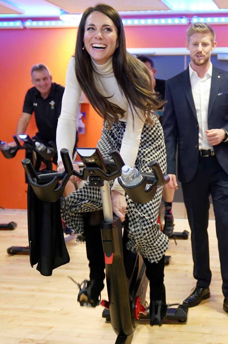Mira a la poderosa Kate Middleton hacer spinning, derrota a su esposo, el príncipe William