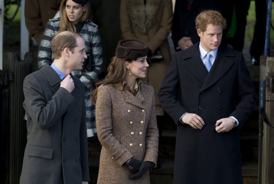 El príncipe Harry, distanciado de su hermano el príncipe William en la misa de Pascua 