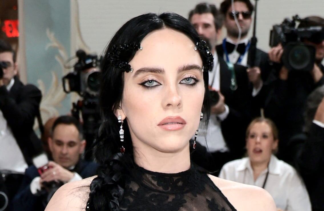 Billie Eilish impresiona con un look gótico y brillante en la Met Gala 2023