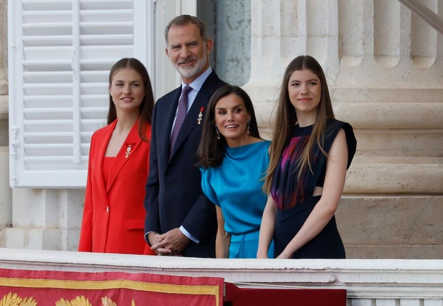 La princesa Leonor, el rey Felipe VI, la reina Letizia y la infanta Sofía en el balcón del Palacio Real en Madrid / Foto: EFE