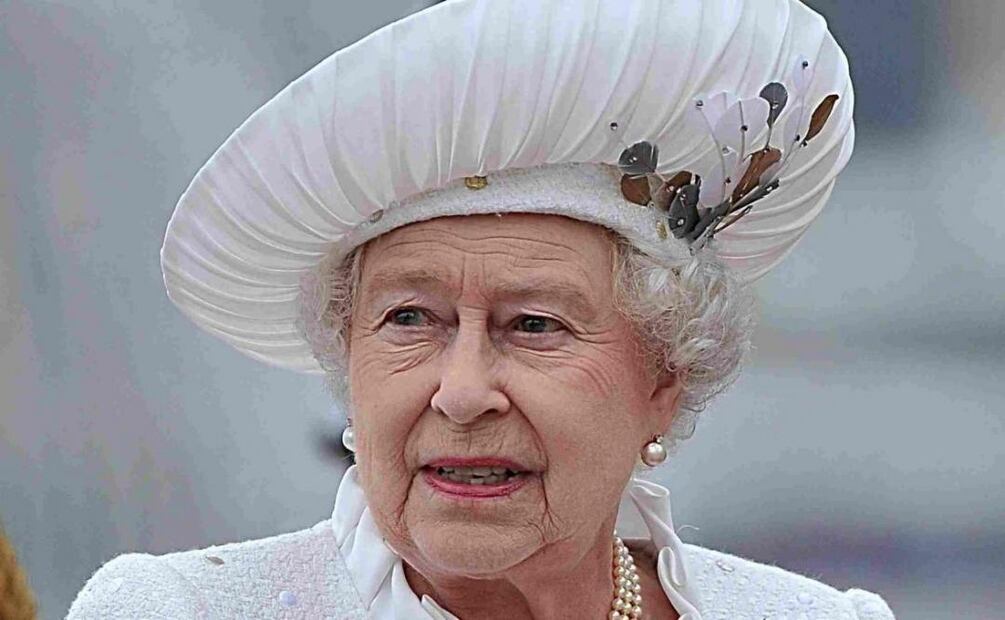 La seguridad de Isabel II más débil que nunca: un extraño se hace pasar por sacerdote e ingresa a una de sus residencias