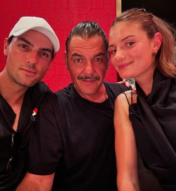 Carlos Hank Guerreiro y su novia Zoe Conter con Alex Hank en los Juegos Olímpicos de París 2024 / Foto: Instagram