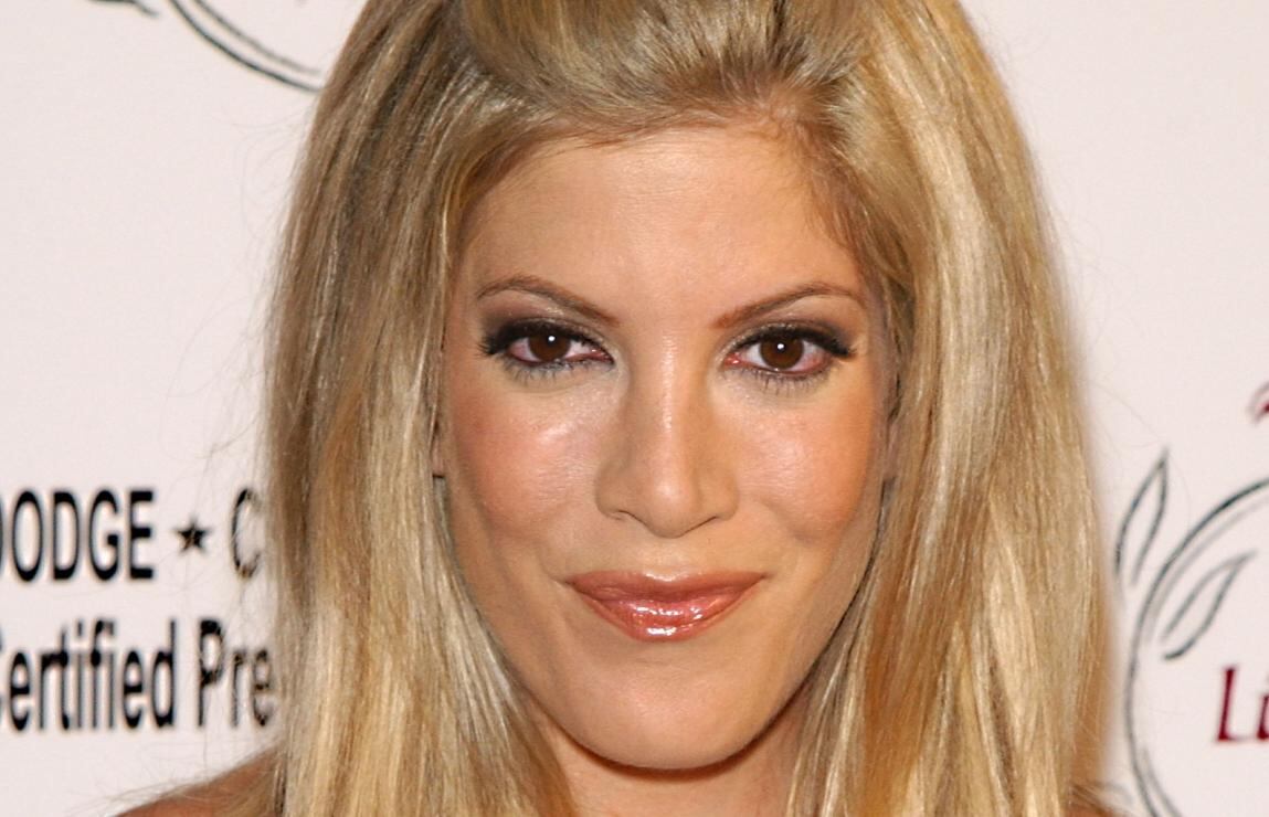 Tori Spelling, de Beverly Hills 90210, revela que el moho de su casa enfermó a su familia durante años