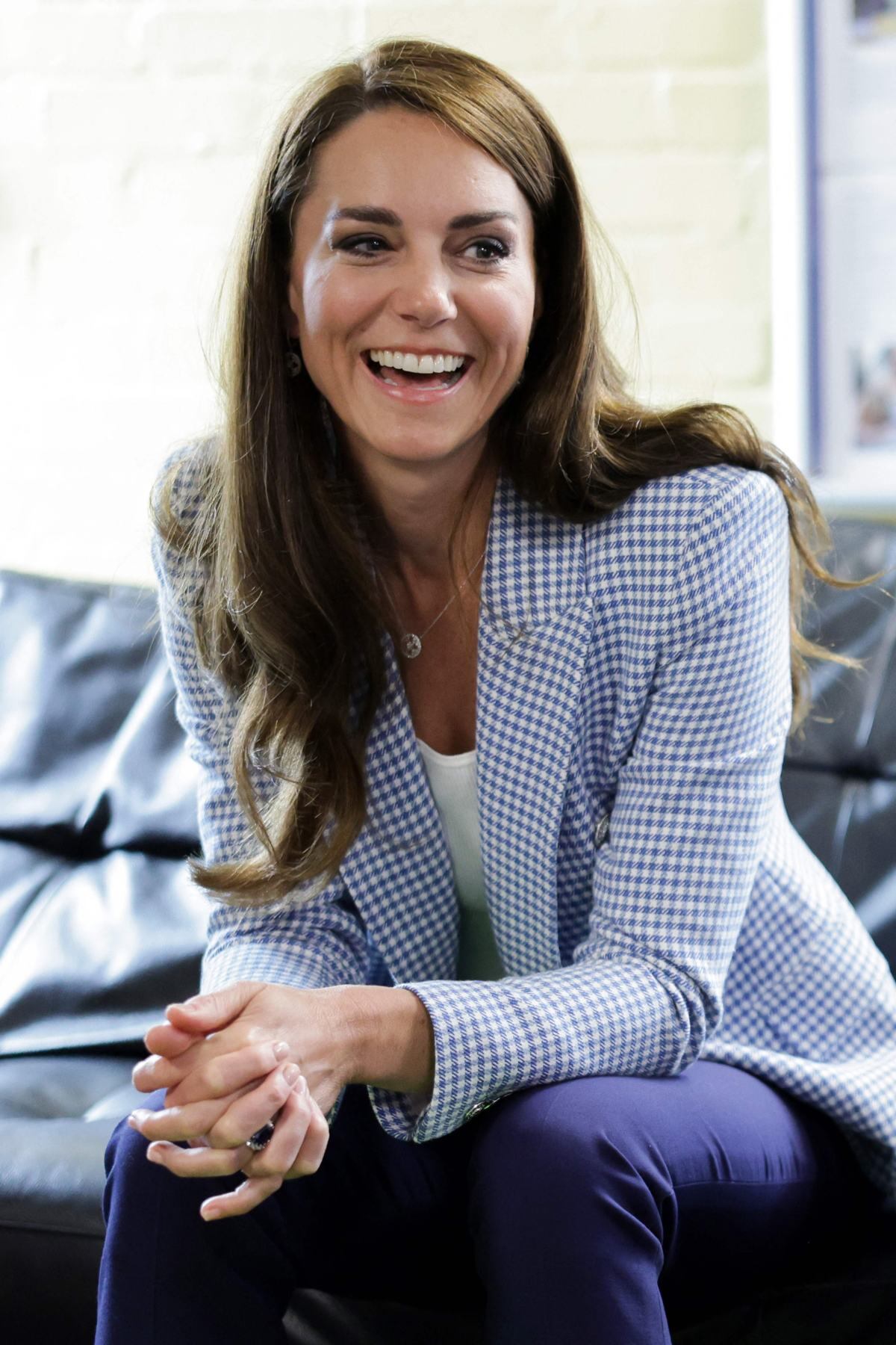 Kate Middleton, princesa de Gales, se reúne con papás de un centro de atención infantil / AFP