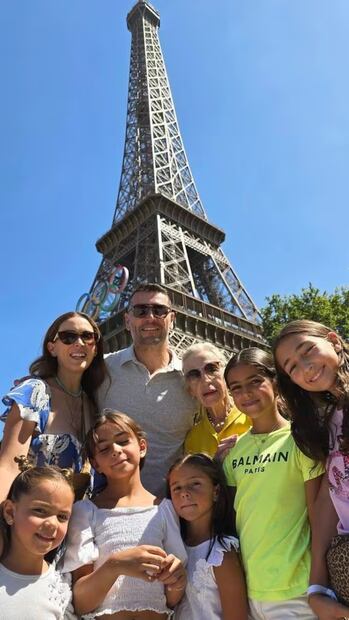 Jacky Bracamontes, junto a su esposo e hijas, visitó la sede olímpica / Foto: Instagram