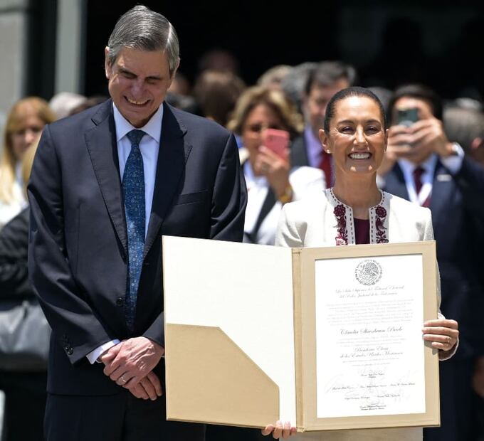 Claudia Sheinbaum, primera presidenta electa de México, junto a su esposo Jesús María Tarriba / Foto: AFP