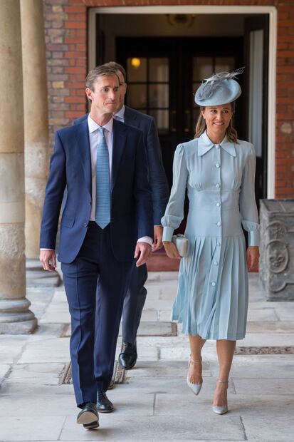 Pippa Middleton presume baby bump en el bautizo de su sobrino, el príncipe Louis