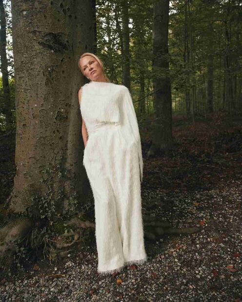 Pamela Anderson luce un conjunto en blanco / Foto: Instagram
