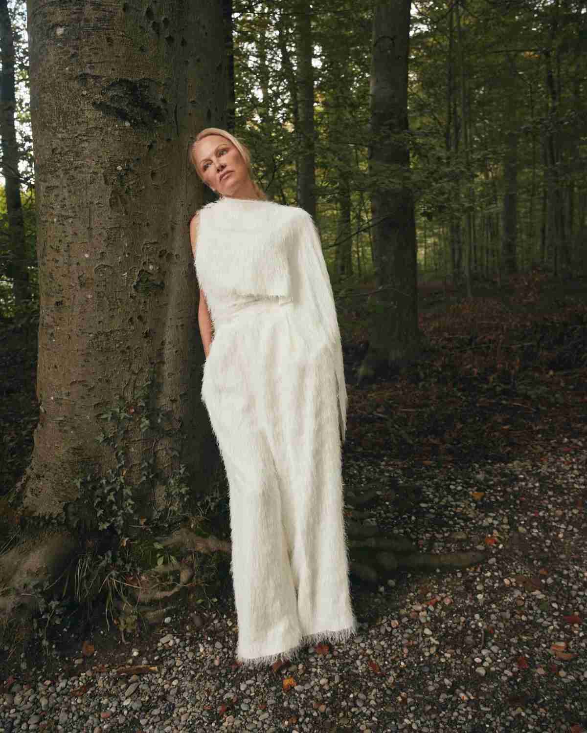 Pamela Anderson luce un conjunto en blanco / Foto: Instagram