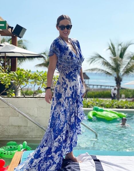 Jacky Bracamontes se muestra en traje de baño, tras reciente cirugía estética