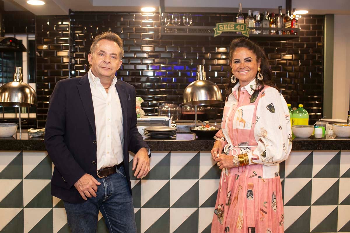 Perla Díaz de Ealy y Roberto Álvarez inauguran su restaurante Seis 40