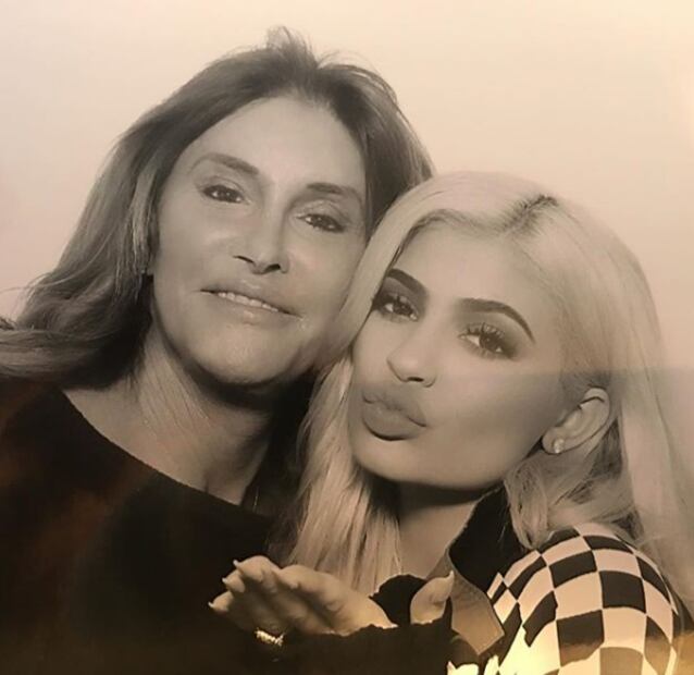 Kylie Jenner se encuentra hospitalizada por una enfermedad grave
