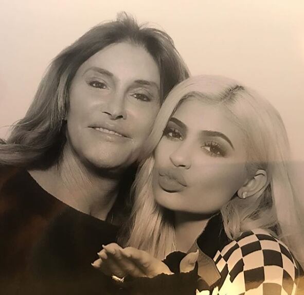Kylie Jenner se encuentra hospitalizada por una enfermedad grave
