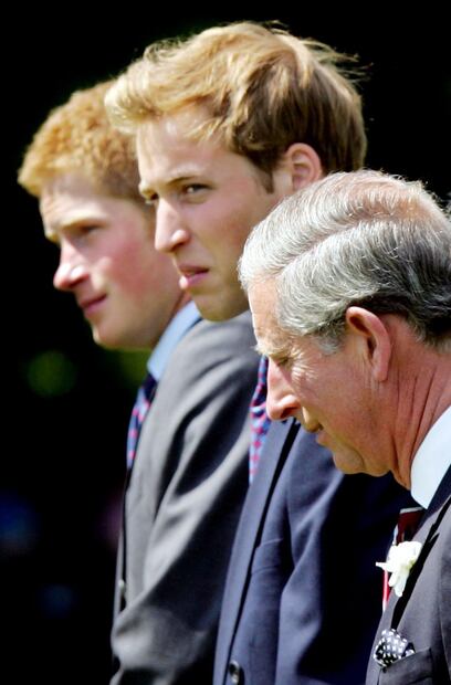 El príncipe Carlos llevaba a William y Harry a recoger basura en vacaciones