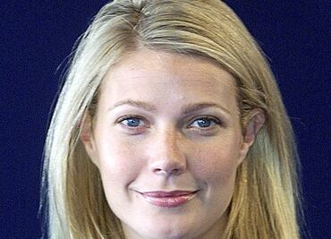 Gwyneth Paltrow posa topless al lado de su esposo bajo el sol de Italia