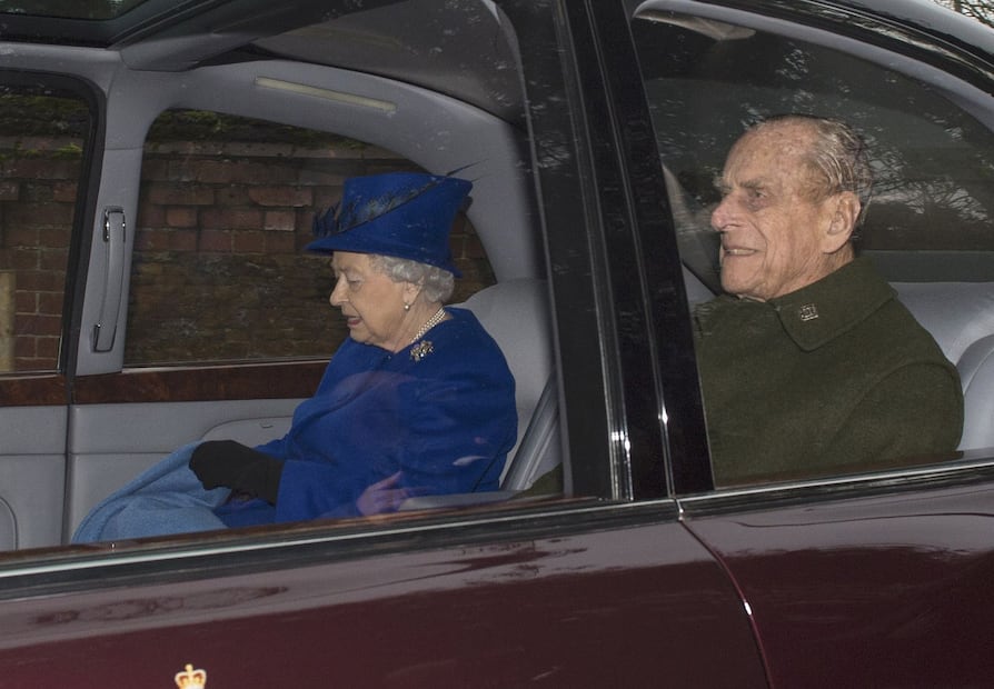 La reina Isabel II reaparece tras 19 días enferma 