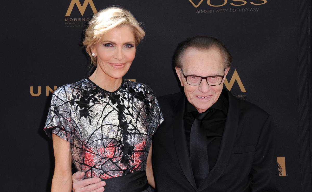 Viuda de Larry King fue sacada del testamento en secreto