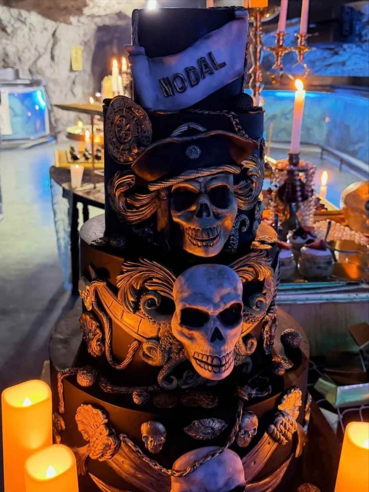 El pastel de la fiesta de cumpleaños de Christian Nodal / Foto: Instagram @papikunno