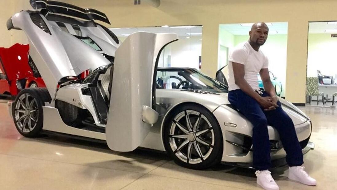 Ellos también tienen un lujoso automóvil Koenigsegg CCXR 