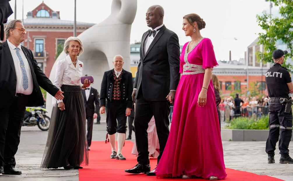 Marta Luisa de Noruega y Durek Verrett debutan como prometidos en evento real