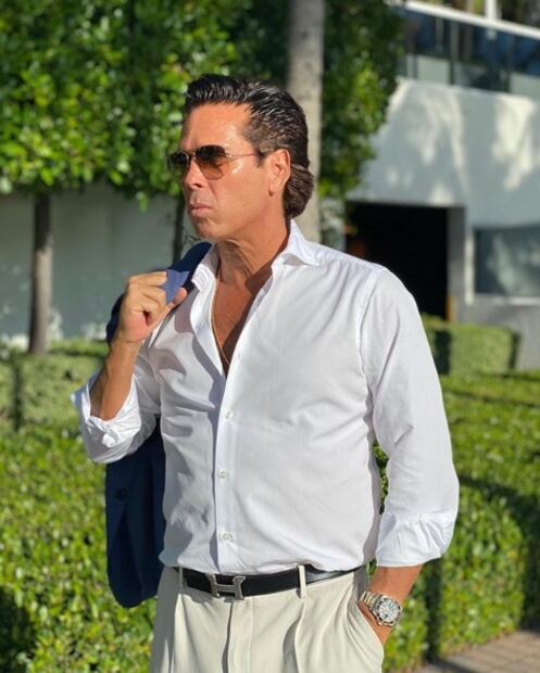 Roberto Palazuelos envuelto en escándalo por recibir protección de la Guardia Nacional en carnaval de Yucatán 
