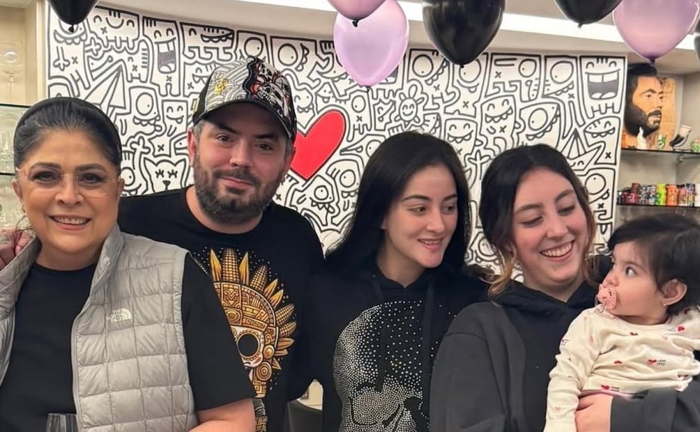 Victoria Ruffo, José Eduardo Derbez, Paola Dalay, Vicky Fayad y Tessa / Foto: Instagram @paoladalay_2203