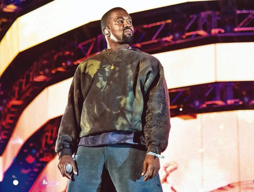 Kanye West le ruega a Kim Kardashian que regrese, en pleno concierto