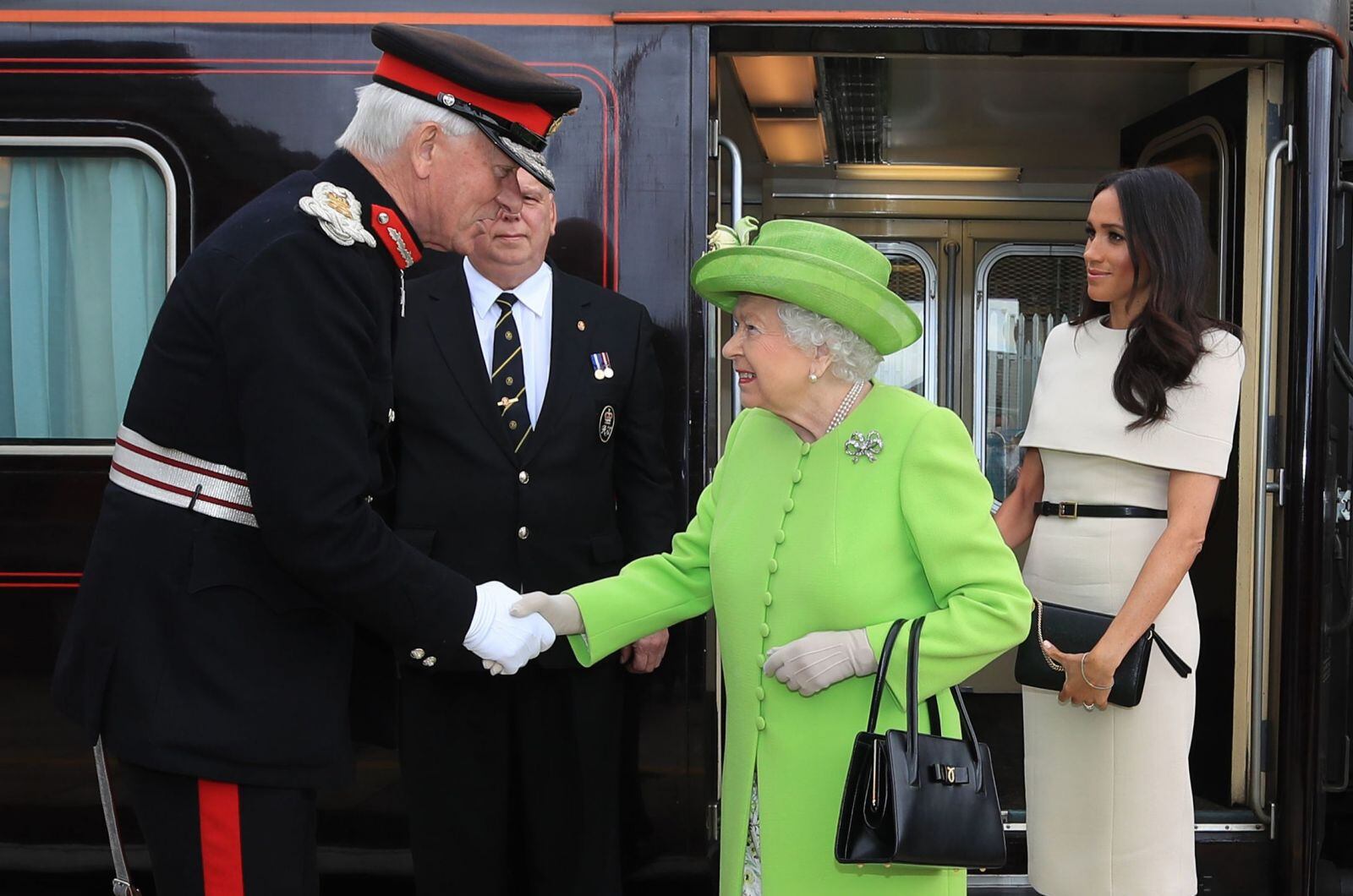 Meghan Markle y la reina Isabel II en su primer evento a solas 