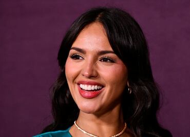Eiza González, con 3 pasteles, flores y un sensual vestido lencero, así celebró sus 34 años