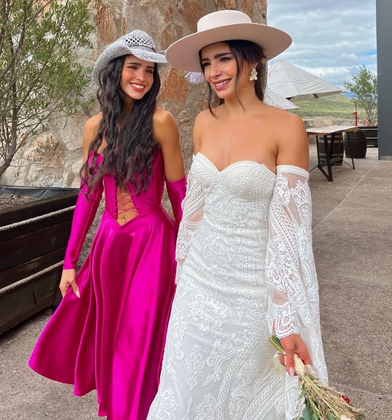 Bárbara de Regil y su hermana Michelle.
