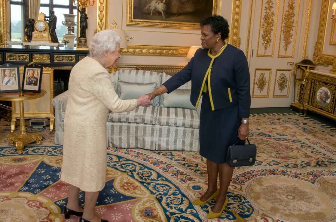 Isabel II: Barbados elige jefa de estado y se alista para sacar a la reina