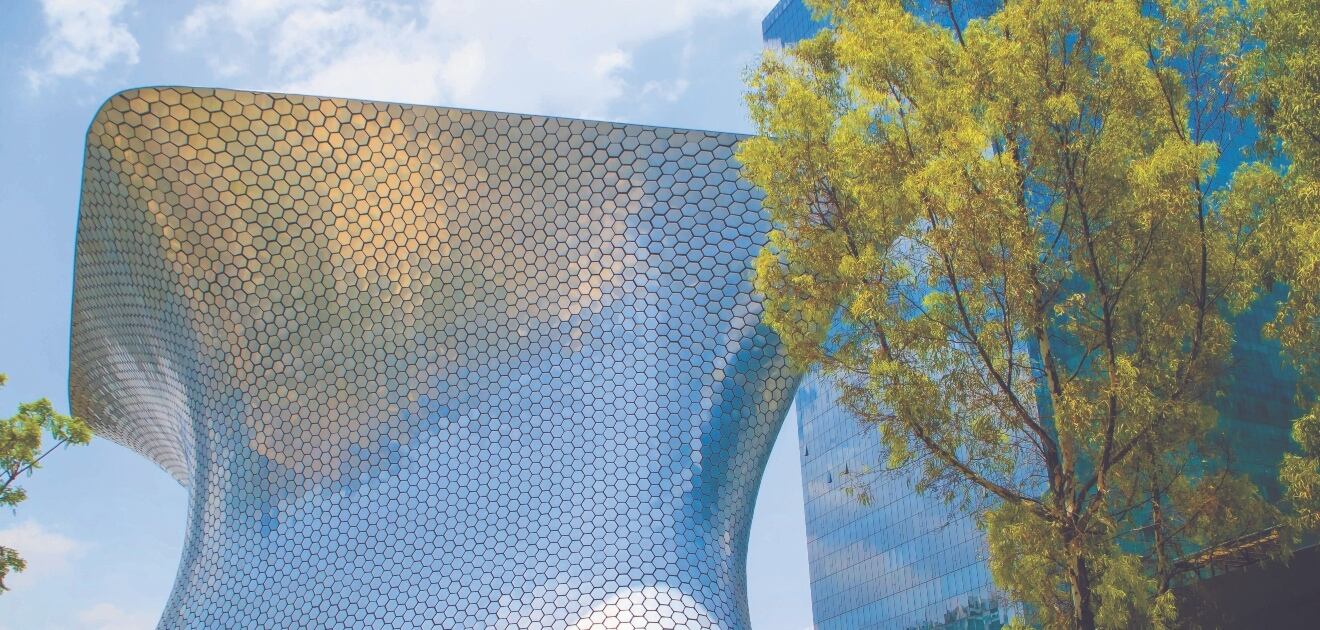 Museo Soumaya se ilumina de morado por #UnDíaSinMujeres 