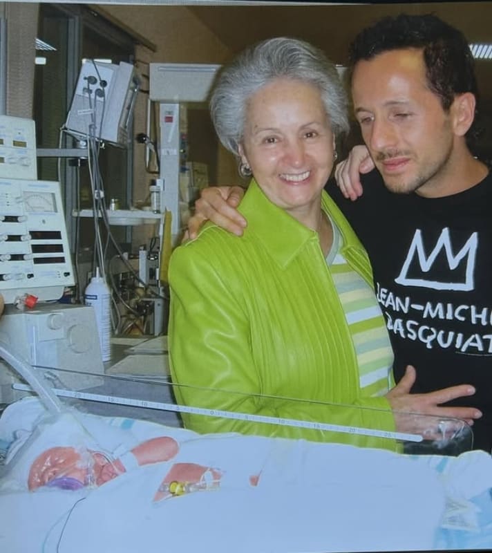 Oscar Madrazo con su mamá, Gaby Hassey / Foto: Instagram
