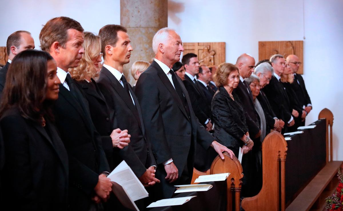 La reina Sofía de España y Carolina de Mónaco asisten al funeral de María de Liechtenstein